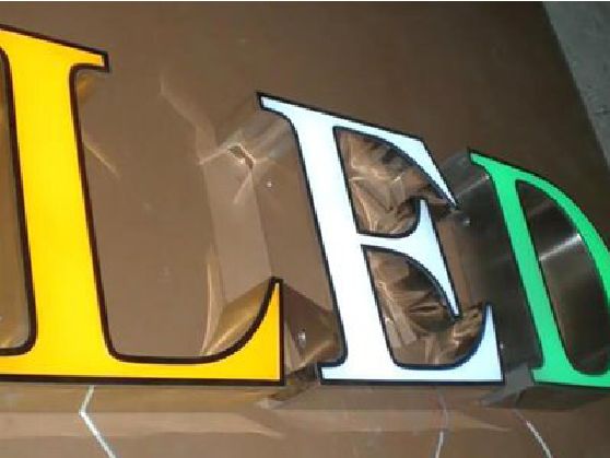 湖口介绍LED招牌的基础知识。